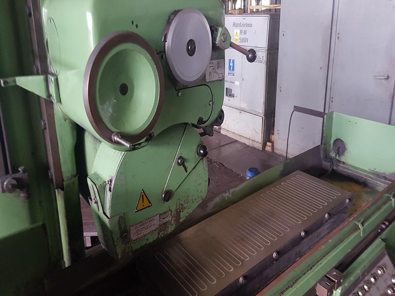 zielona tokarka cnc